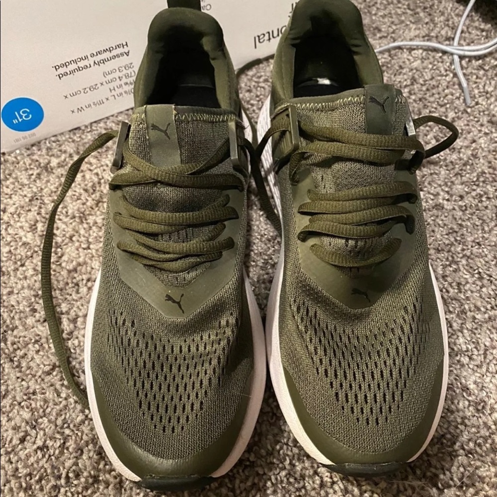 Men’s Puma shoes size 7.5 women’s 9